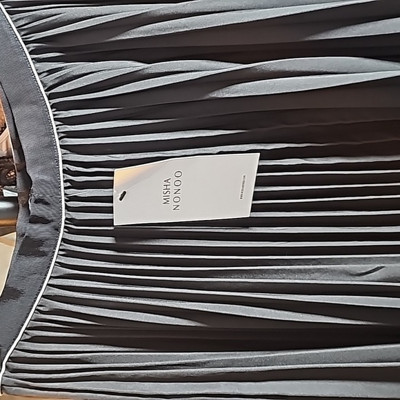 Misha Nonoo Black Pleated 'Saturday' Pleated Skirt Midi Meghan Markle Size S NWT - Picture 10 of 12